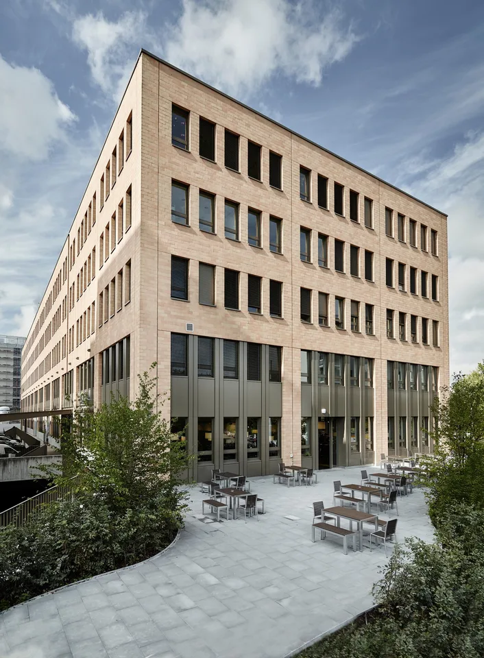 Gewerbe-/Bürofläche im Freilager Zürich zu vermieten!