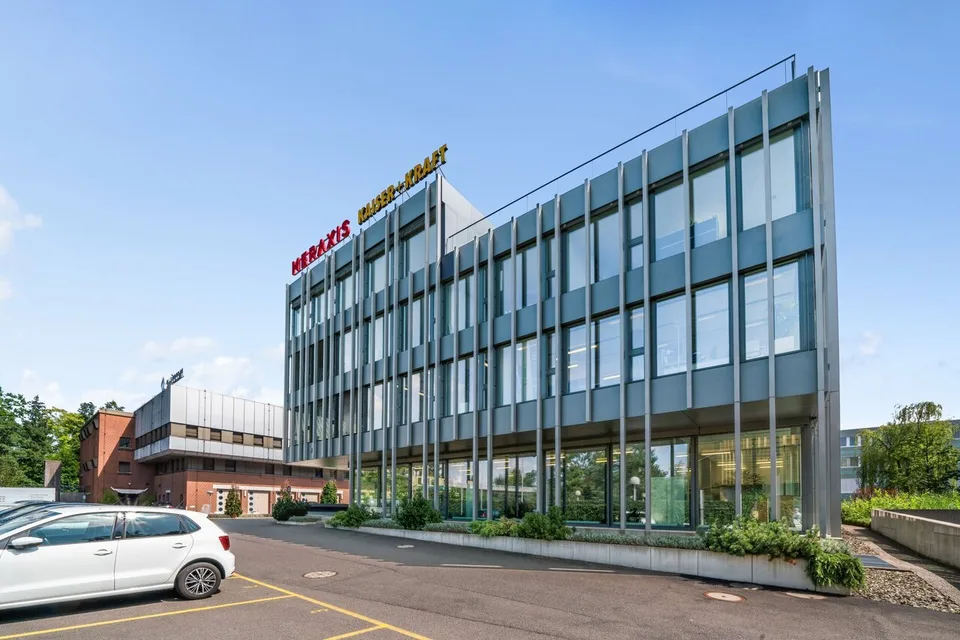 Espace au rez-de-chaussée moderne dans un immeuble de bureaux de haute qualité à Steinhausen – photo 7 sur 7