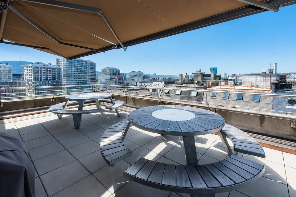 Urbaner Lifestyle trifft Bahnhof & vier Terrassen mit Aussicht!