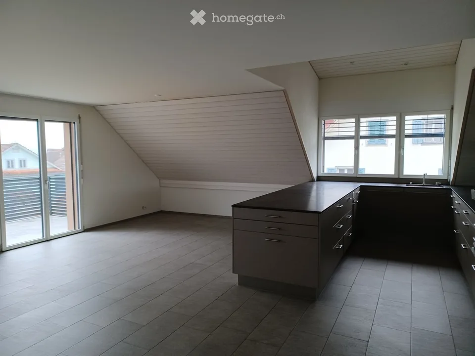 Appartamento luminoso 3.5 locali con balcone a Obfelden