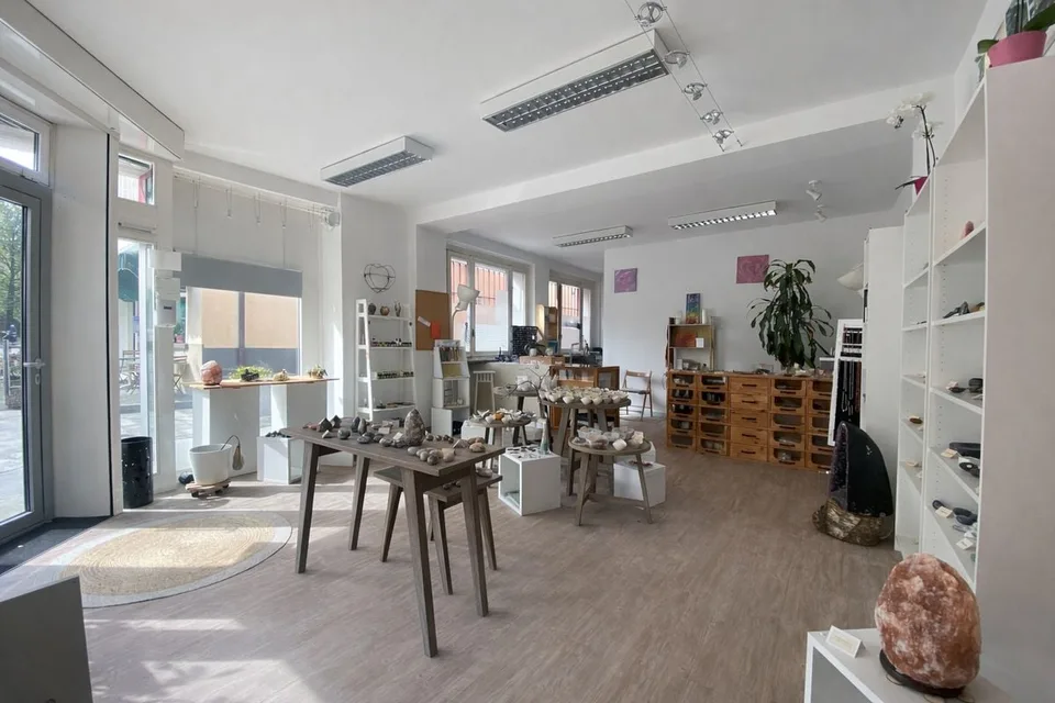 Vezia - spazio commerciale/ negozio 80 mq con vetrine