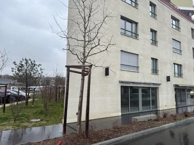 Spazio commerciale ideale situato vicino alla stazione