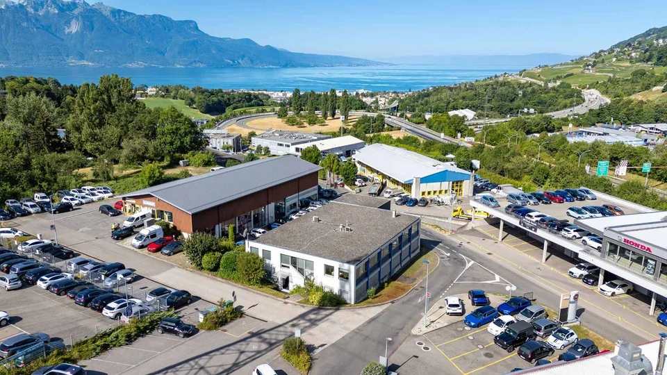 Vos bureaux au coeur de La Riviera et proches d'une sortie autoroute