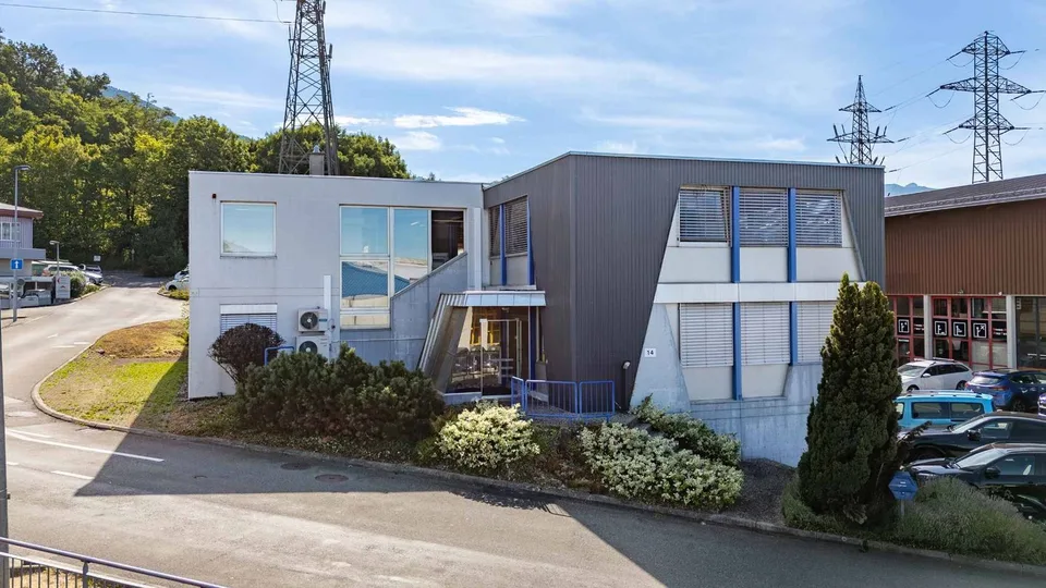 Vos bureaux au coeur de La Riviera et proches d'une sortie autoroute