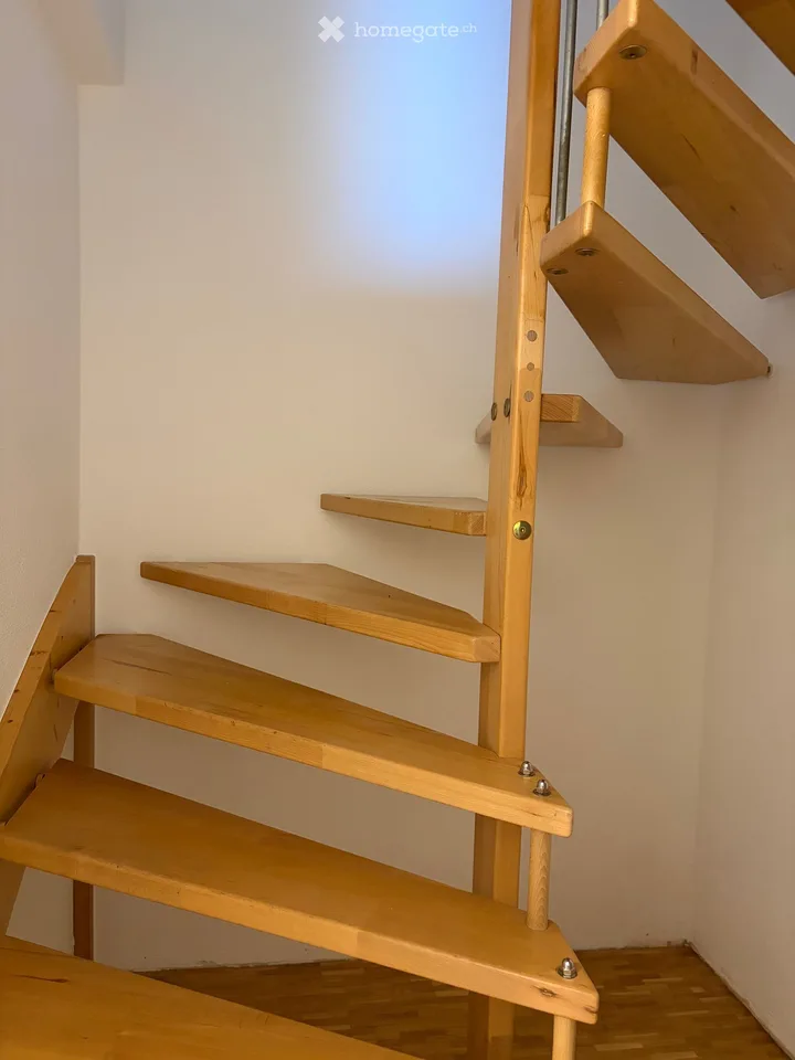 Geräumige renovierte 6-Zimmer-Maisonette-Wohnung