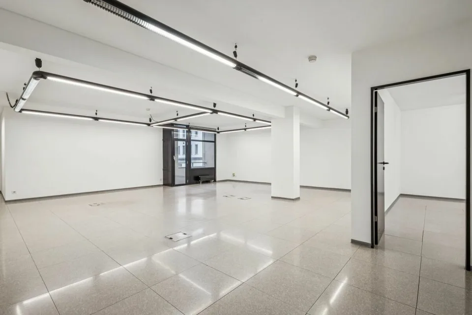 Büro im Zentrum von Chiasso vis-a-vis dem Bahnhof FFS