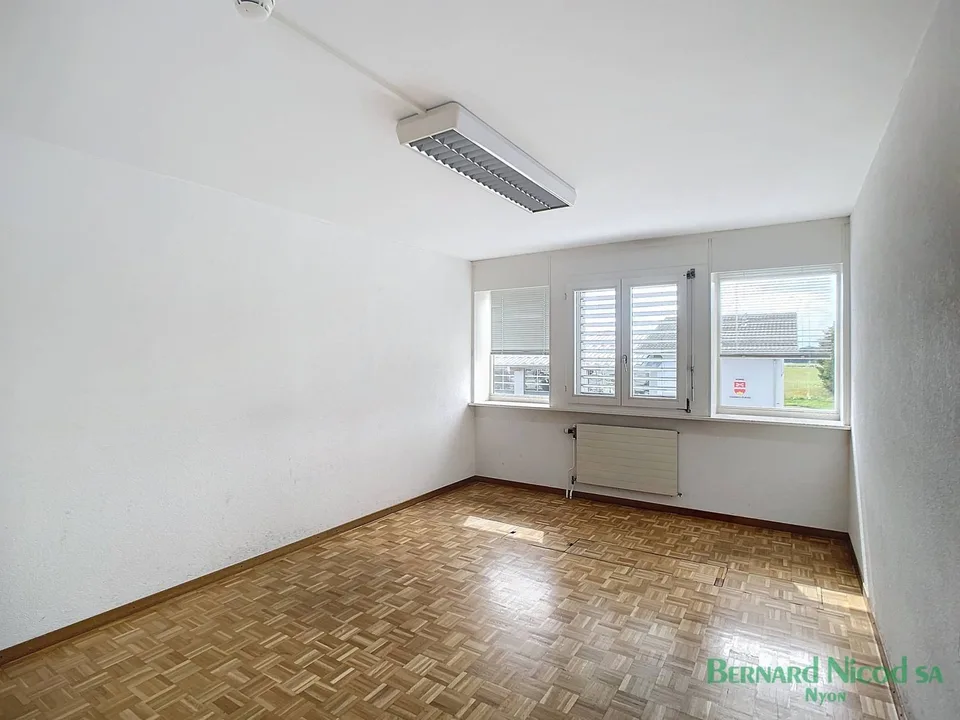 300 sqm offices ideally located