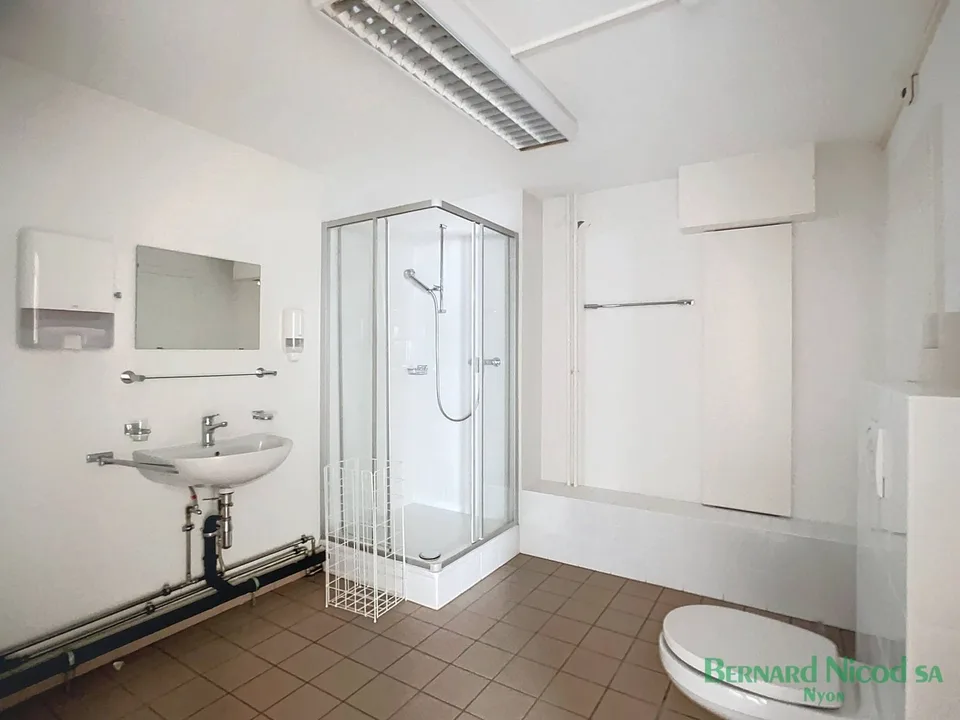 300 sqm offices ideally located