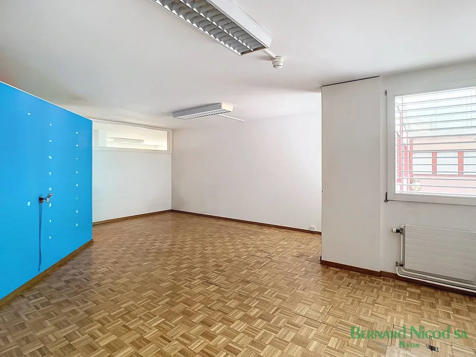 300 sqm offices ideally located