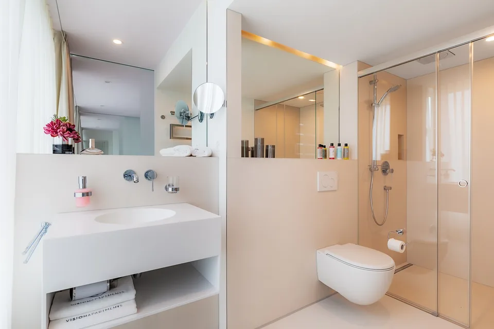 Une chambre senior, kitchenette - Appartement meublé avec ménage hebdomadaire inclus – photo 7 sur 7