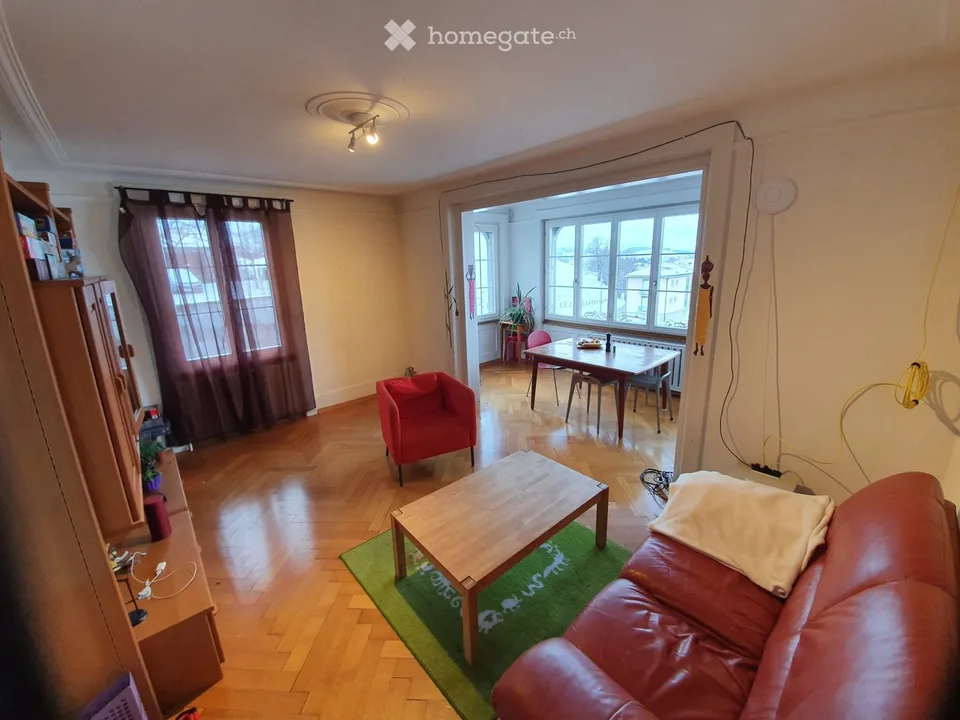 Prächtige helle Wohnung mit Garten in Romont