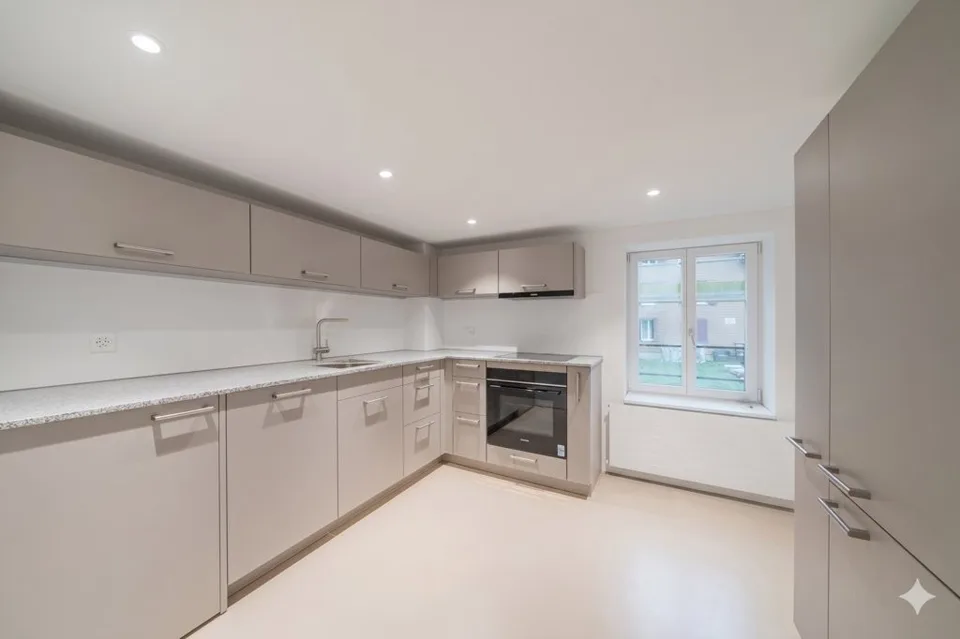 MODERN SANIERTE WOHNUNG MIT HISTORISCHEM CHARME IN UNTERÄGERI