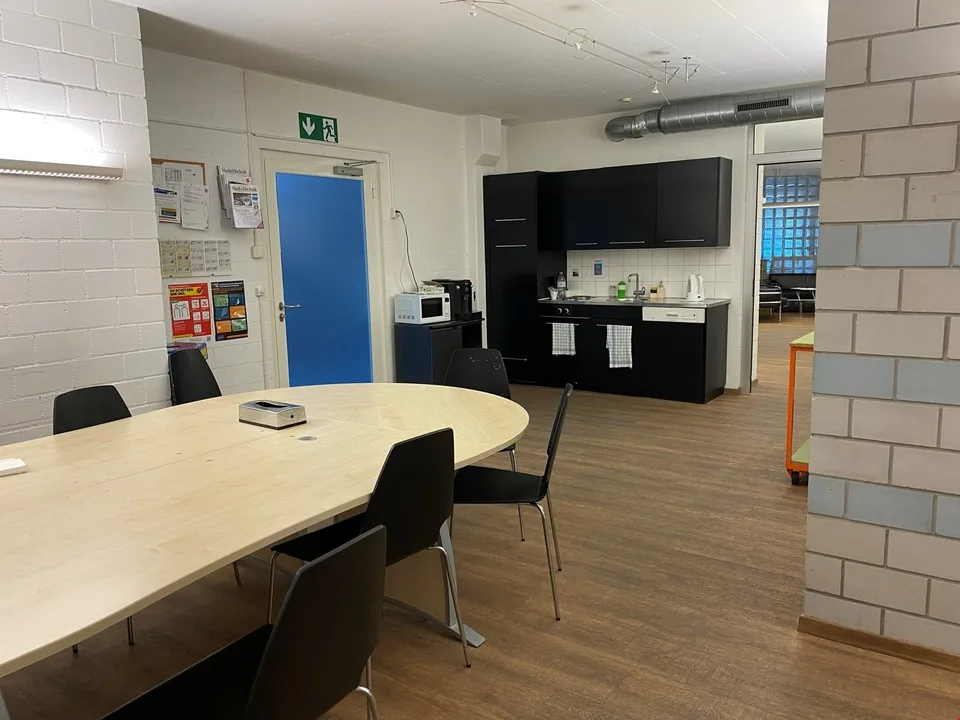 Top Lage, 542m2 Bürofläche (plus 426m2 Werkstatt/Lager möglich) – Foto 8 von 17