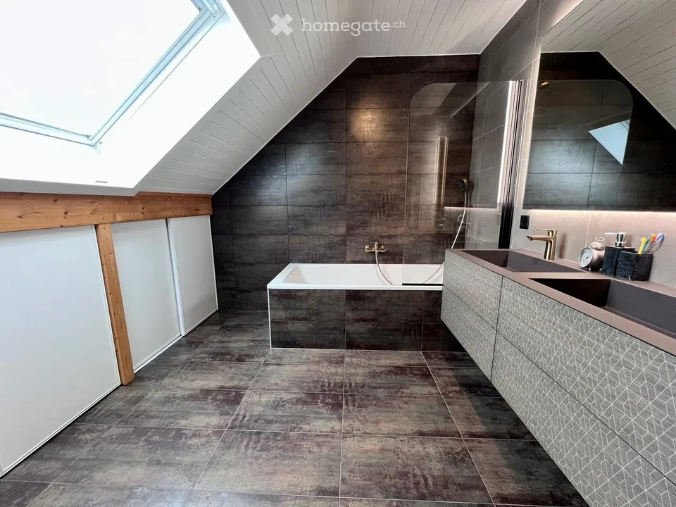 Casa indipendente con vista sul lago di Neuchâtel