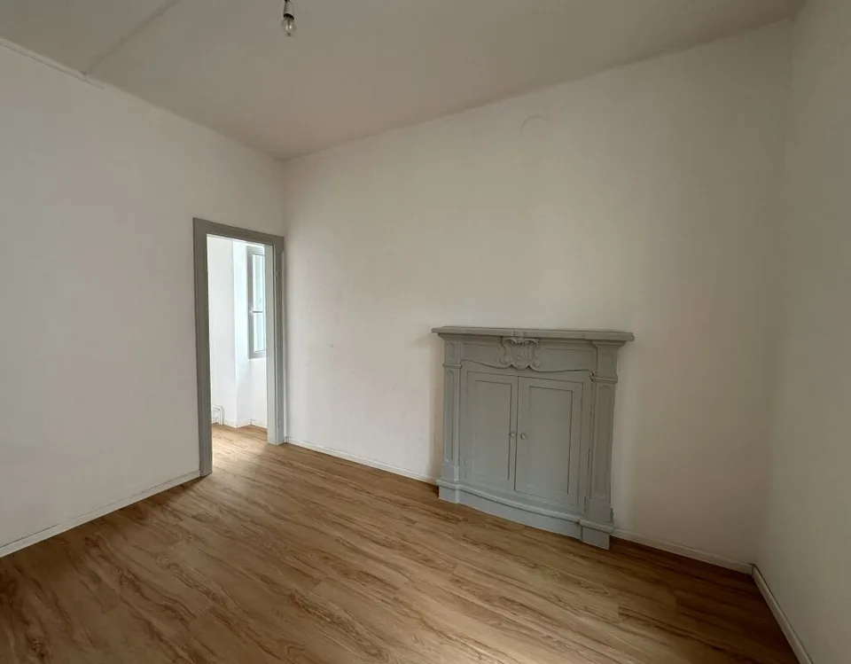 Helles 3.5-Zimmer-Wohnung mit bewohnbarem Balkon im Zentrum von Chiasso – Foto 6 von 9