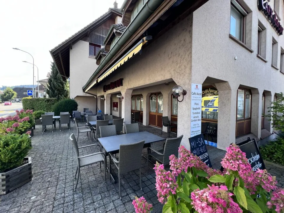 Café / Restaurant an top Lage beim Bahnhof und an der Kantonsstrasse