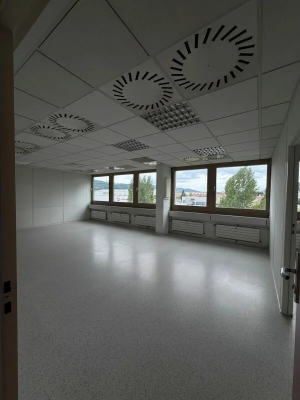 680 m2 di spazio commerciale al 3° piano nel quartiere industriale Silbern