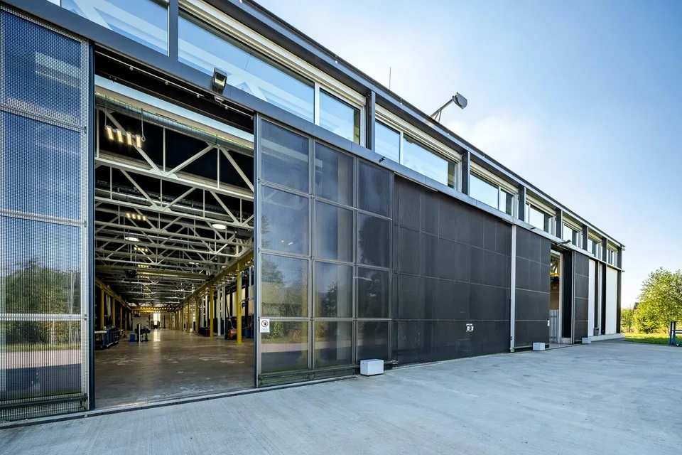 Aula moderna, grande di 5 000 m² con uffici e laboratori integrati all'incrocio A1/A2 - divisibile