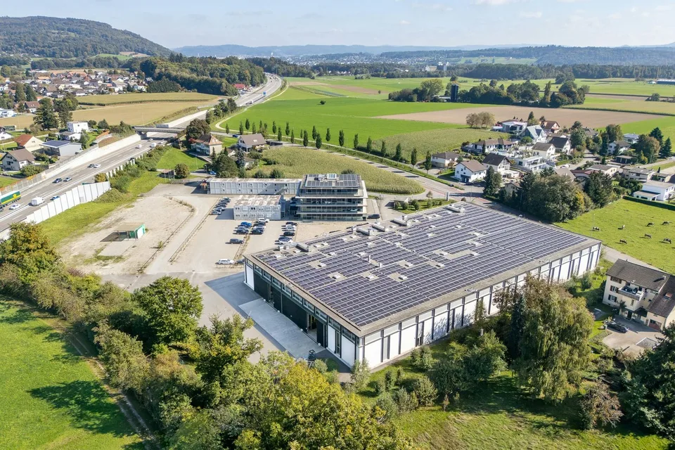 Aula moderna, grande di 5 000 m² con uffici e laboratori integrati all'incrocio A1/A2 - divisibile