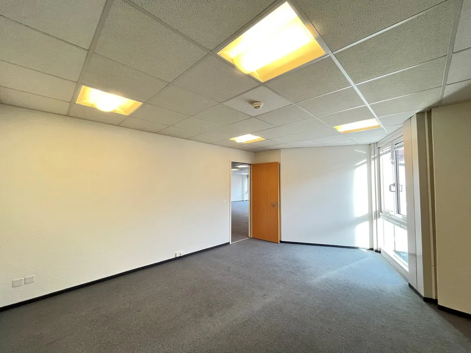 Offices in Bussigny, near the CFF train station - 3 months of net rent offered – photo 7 of 12