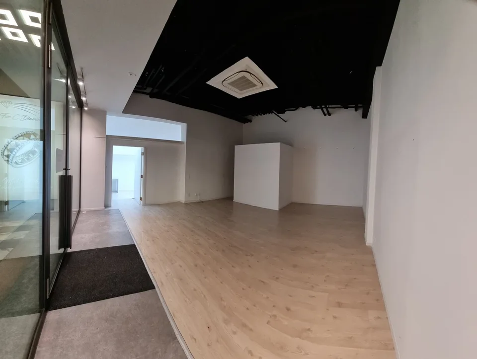 Zentrum Lugano - 71m² Laden im Maghetti