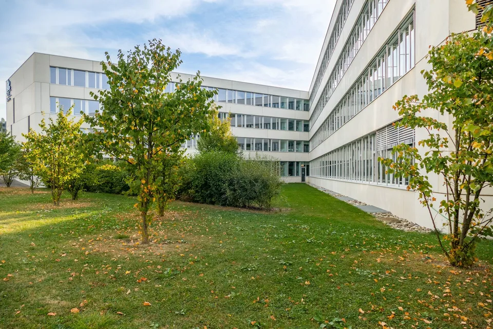 427 m2 - Magnifiques surfaces de bureaux à coté de Biopôle