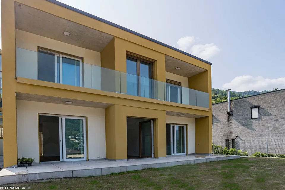BRUSINO ARSIZIO – APPARTAMENTO CON GIARDINO PRIVATO E VISTA LAGO, COMFORT E NATURA A PORTATA DI MANO – foto 11 di 11