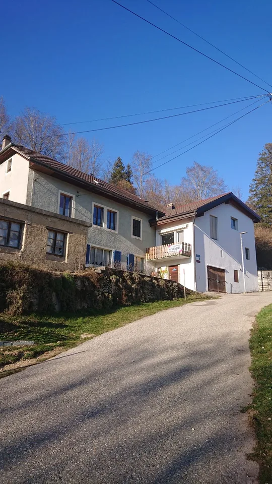 2113 Boveresse/NE Vendita di una grande casa di villaggio con 2 appartamenti e 2 garage – foto 9 di 9