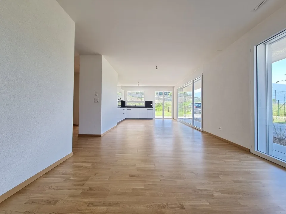 APPARTAMENTO DI 3.5 LOCALI CON TERRAZZA E GIARDINO