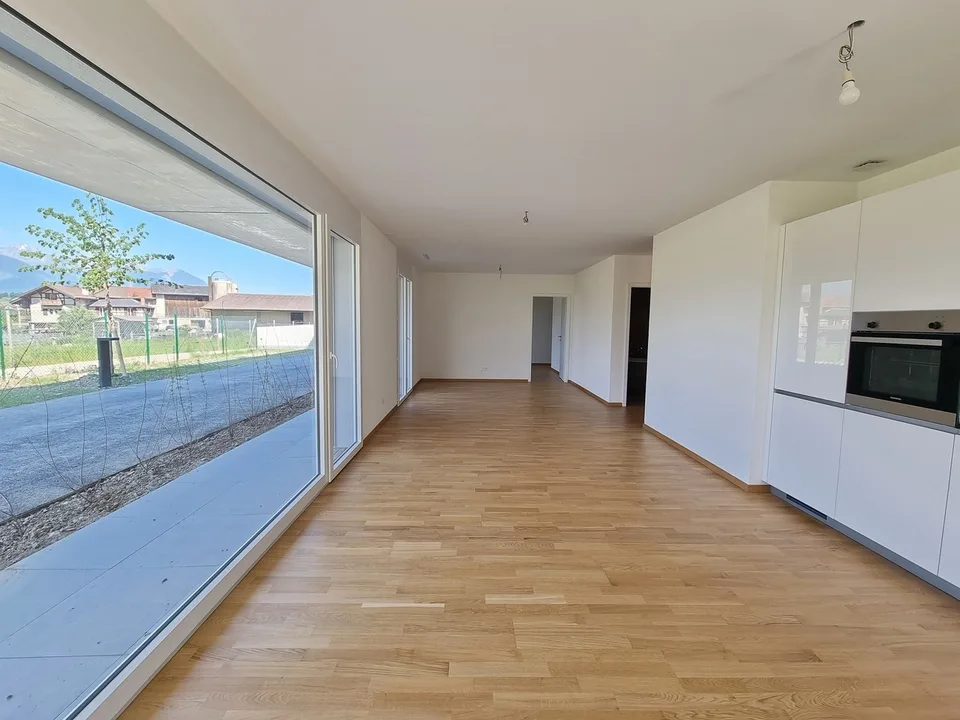 APPARTAMENTO DI 3.5 LOCALI CON TERRAZZA E GIARDINO