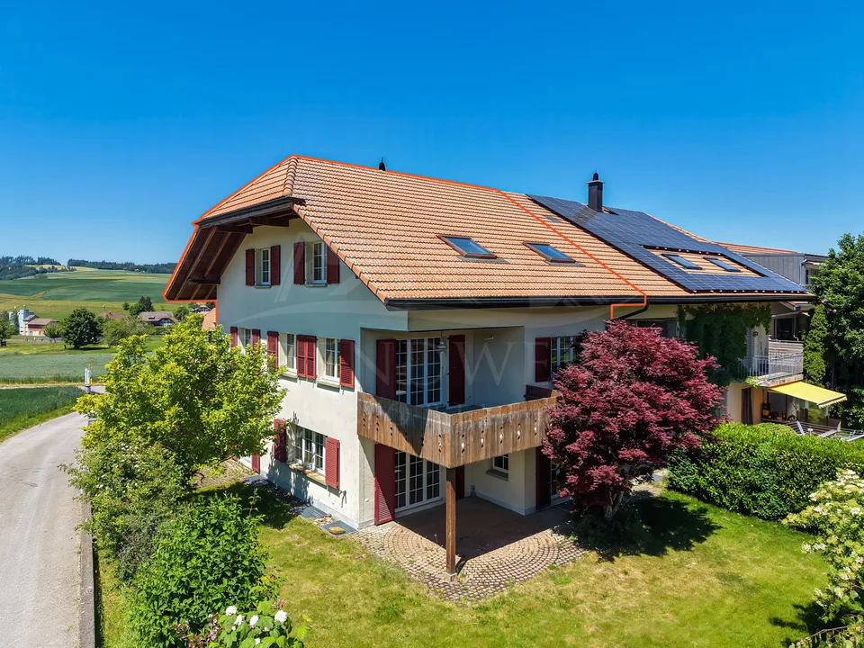 4.5 Zimmer Doppelhaushälfte mit viel Platz und Garten in Niedermuhlern