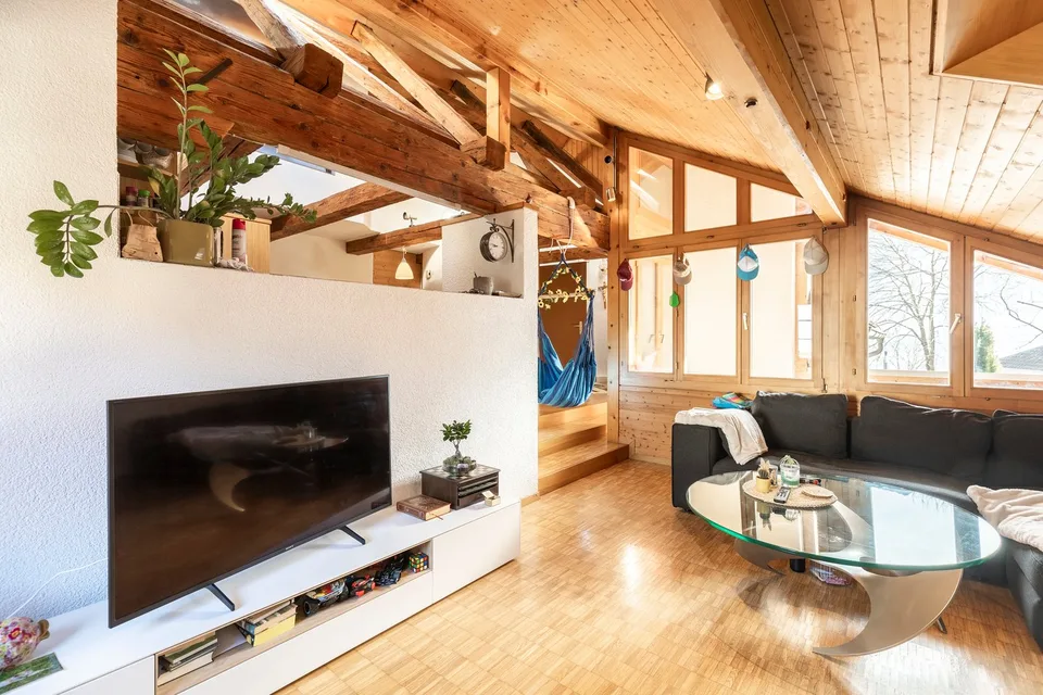 Deux unités d'habitation ensoleillées sous un même toit
