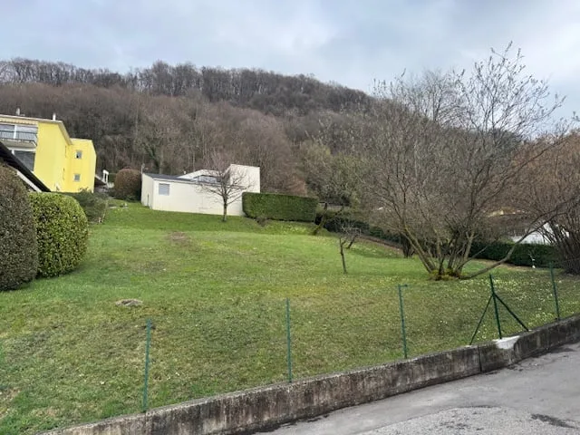 Terreno a Carabbia con vista panoramica per villa o per PPP di due o tre unità