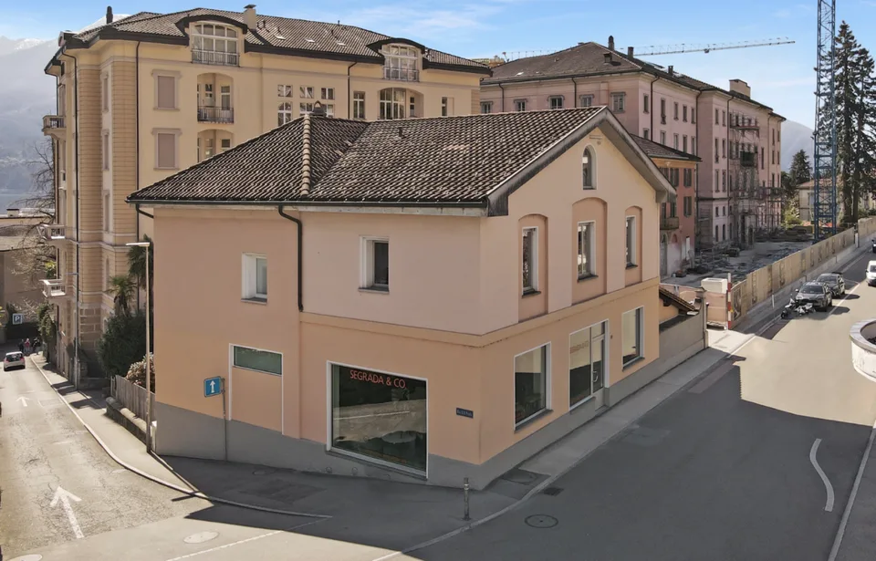 Locarno - Spazio commerciale con due appartamenti / Gewerbefläche mit zwei Wohnungen