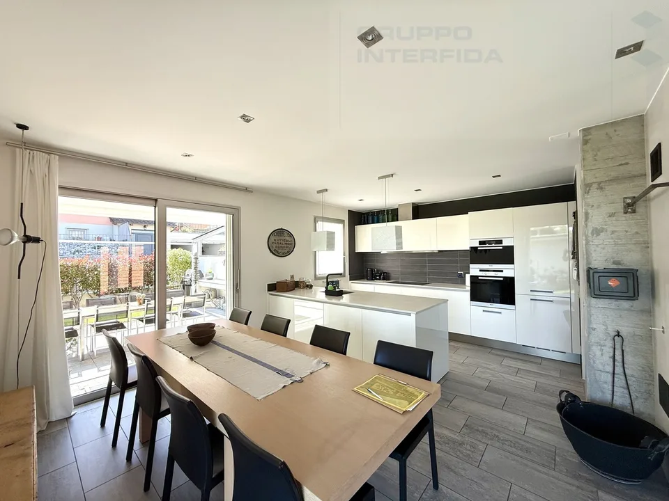 AFFASCINANTE CASA CON GIARDINO IN ZONA PANORAMICA – Foto 9 von 13