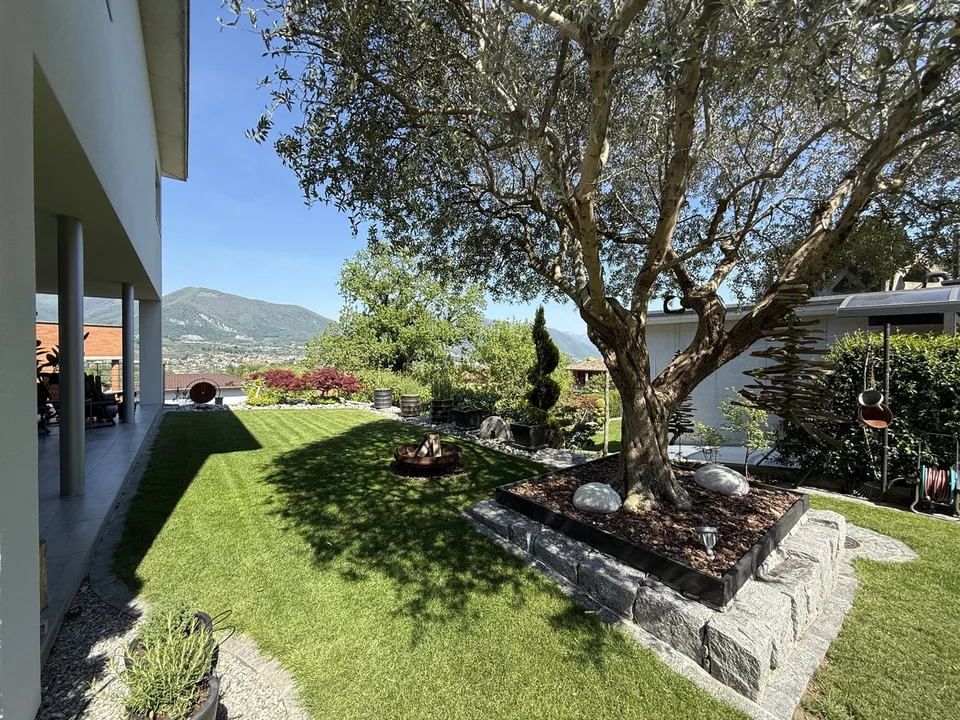 AFFASCINANTE CASA CON GIARDINO IN ZONA PANORAMICA