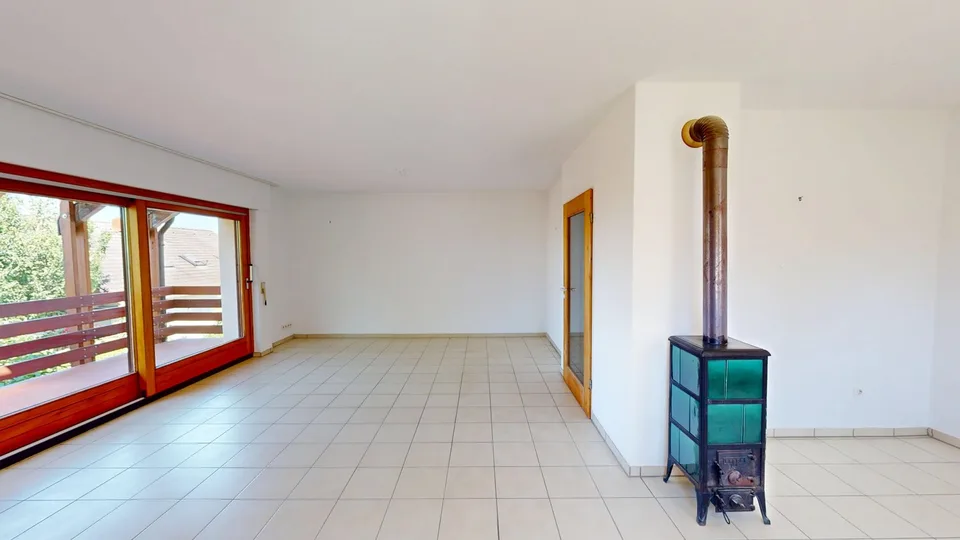 Rümmingen: Grande casa a schiera con bel giardino, tre posti auto e appartamento(i) separato(i)