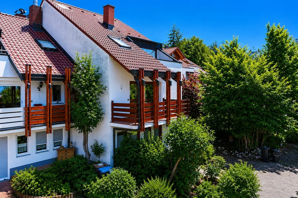 Rümmingen: Große Doppelhaushälfte mit schönem Garten, drei Stellplätzen und sep. Einliegerwohnung(en