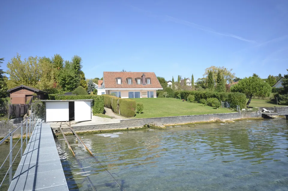 SAINT-PREX - DUE VILLE SUL LAGO DI GINEVRA, CON ACCESSO PRIVATO AL LAGO