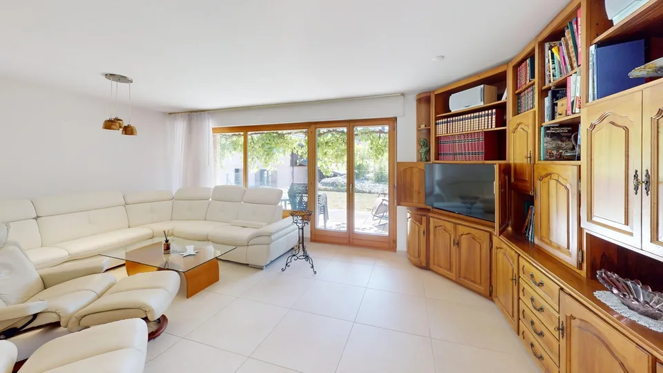 Casa indipendente luminosa in quartiere residenziale