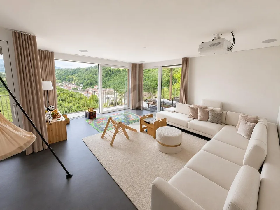 EXKLUSIV UND RUHIG MIT UNVERBAUBARER AUSSICHT!