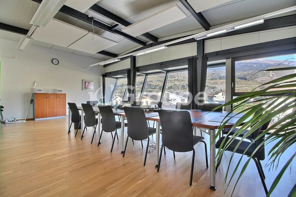 UVRIER - Capannone industriale di 955m2 con showroom e laboratorio – foto 7 di 13