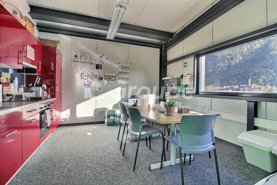 UVRIER - Capannone industriale di 955m2 con showroom e laboratorio – foto 9 di 13