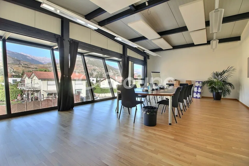 UVRIER - Capannone industriale di 955m2 con showroom e laboratorio – foto 6 di 13