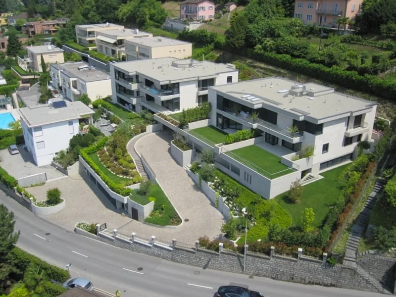 Lussuoso attico in posizione ricercata con vista sulla città e sul lago