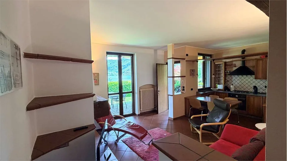 Direkt am See!!! Sehr gepflegte Wohnung in einer sonnigen Lage