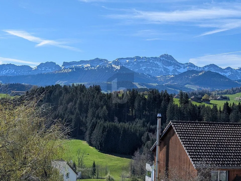 TRAUMHAFTE AUSSICHT MIT BEWILLIGTEM BAUPROJEKT