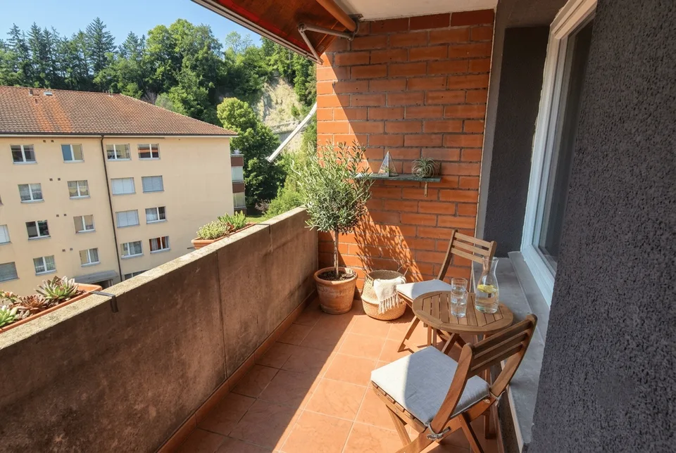 Charmant 2,5 pièces lumineux avec balcon – dernier étage au bord de l’Areuse