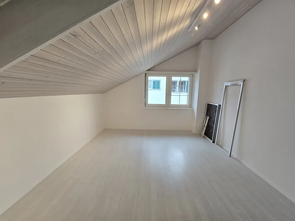 Charming 3.5-room attic apartment with a bright loggia – photo 8 of 8