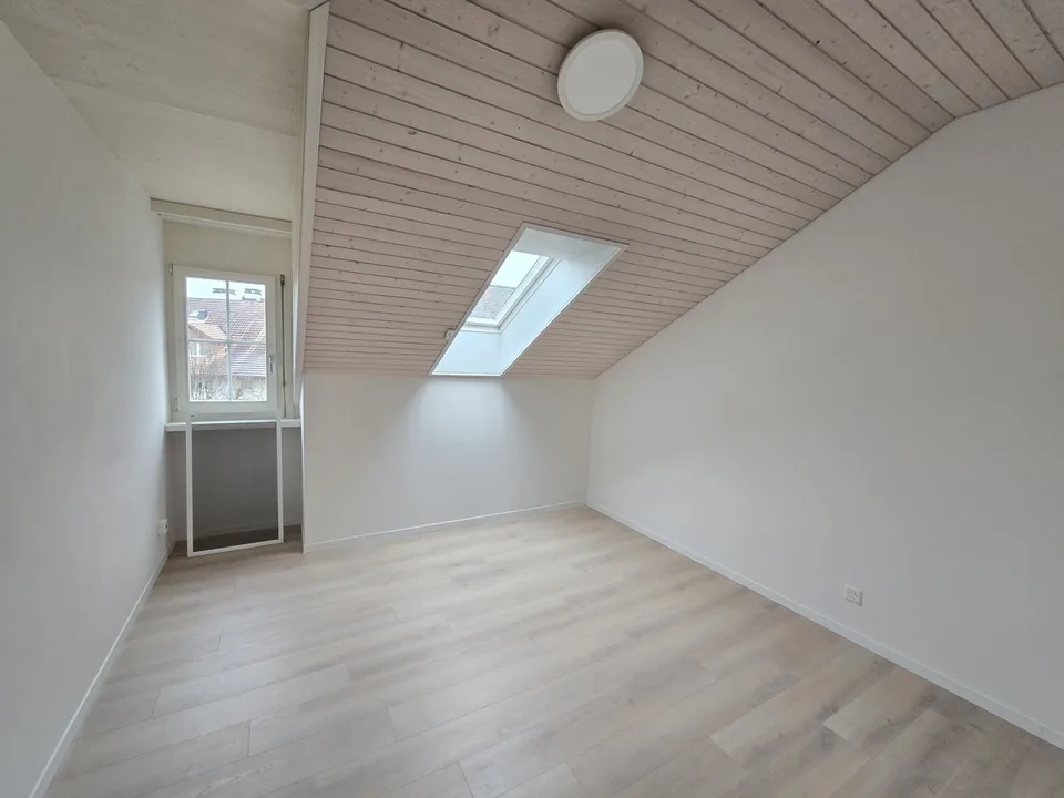 Charming 3.5-room attic apartment with a bright loggia – photo 7 of 8